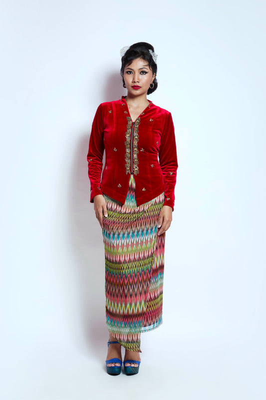 FITTED ZIPPED UP GOLD EMBROIDERED VELVET KEBAYA WITH BIAS CUT SLIT SKIRT SET - MAROON
