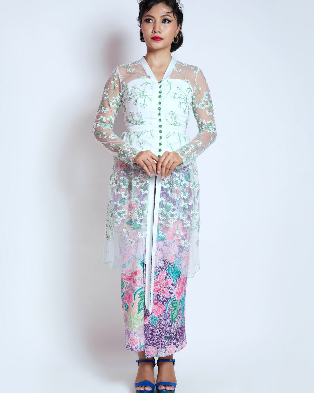 EMBROIDERED FLORAL LACE KEBAYA WITH INNER WHITE TUBE AND BATIK SLIT SK