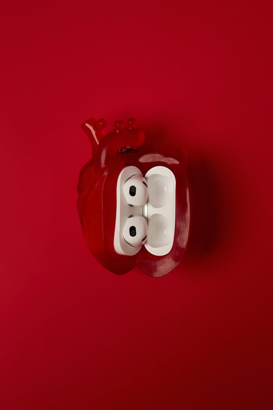 BROKEN HEART  AIRPODS PRO HOLDER WITH HOOK