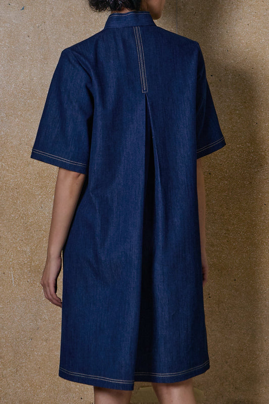 STRAIGHT CUT DRESS WITH PLEATED BACK - DARK BLUE
