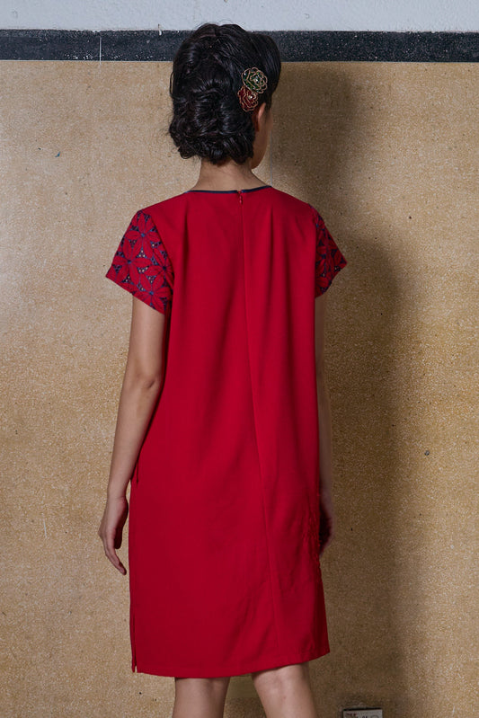 COLLARLESS A-LINE DRESS - RED