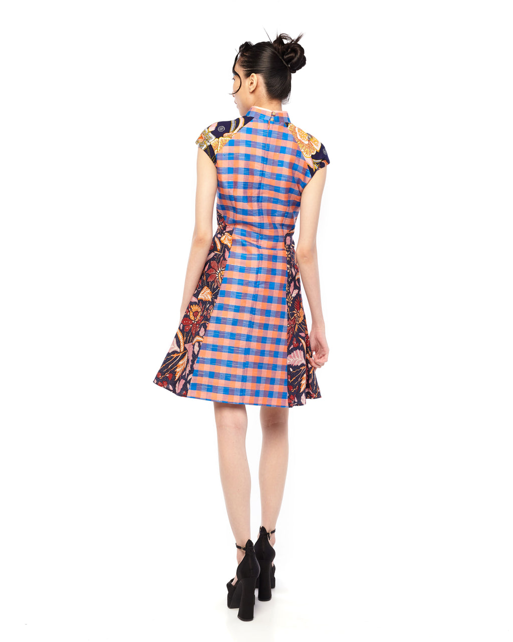ASYMMETRICAL FITTED A LINE CHEONGSAM DRESS CHECKS - MULTI Melinda Looi - Official Website ASYMMETRICAL FITTED A LINE CHEONGSAM DRESS CHECKS - MULTI Melinda Looi - Official Website
